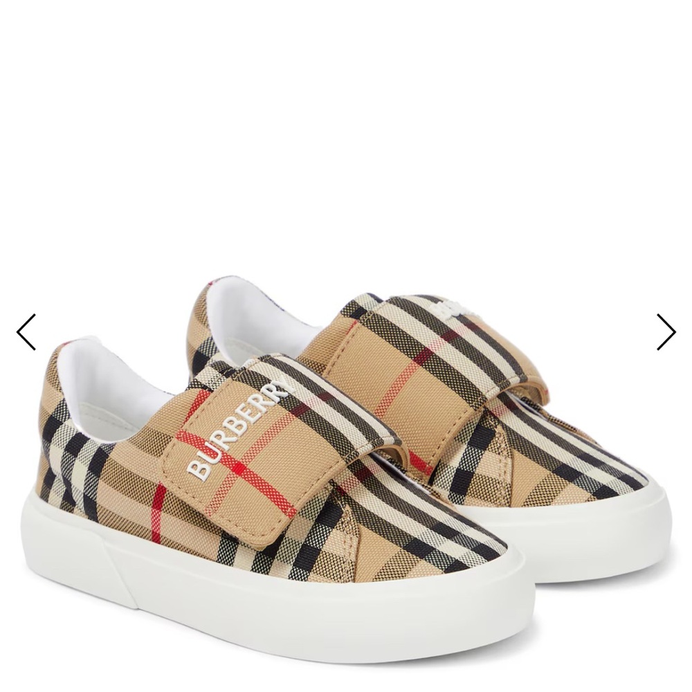 My son wore once and he don’t walk so it never touch the floor